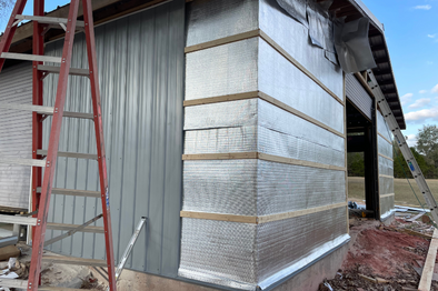 What are the advantages of building insulation?